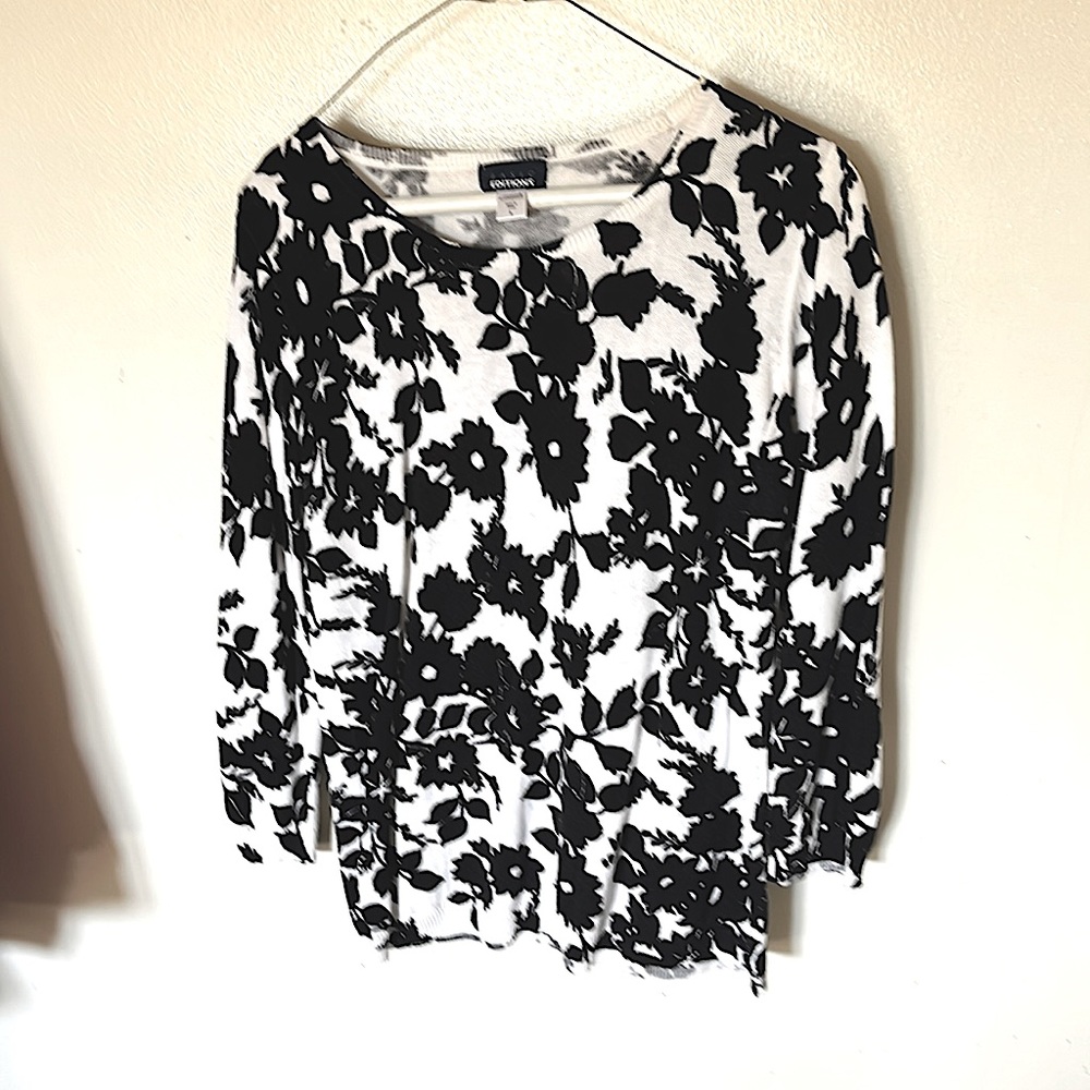 Lightweight Black and White Sweater size small